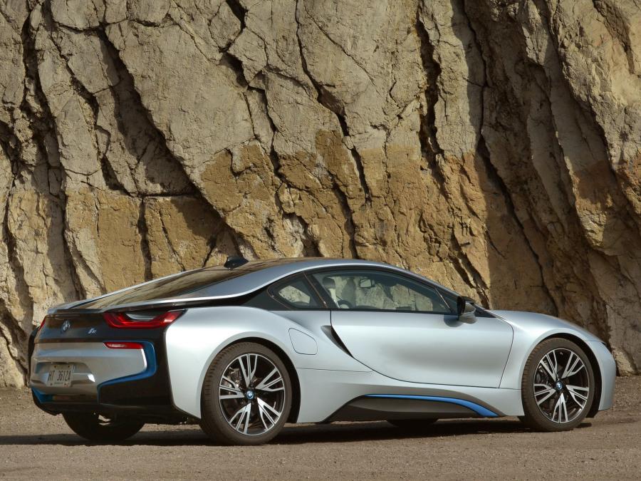 BMW i8 2014 года  (фото 31 из 180)